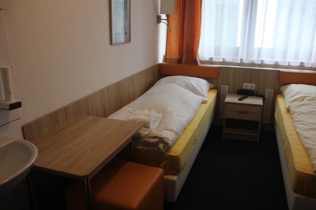 Airport-hotel Zum Taubengrund Hotel *
