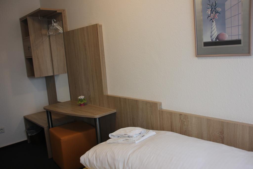Airport-hotel Zum Taubengrund Hotel *